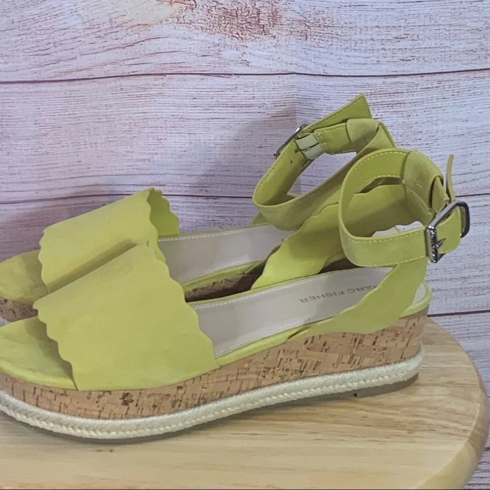 Marc‎ Fisher Faitful Yellow Platform Sandals 9.5M